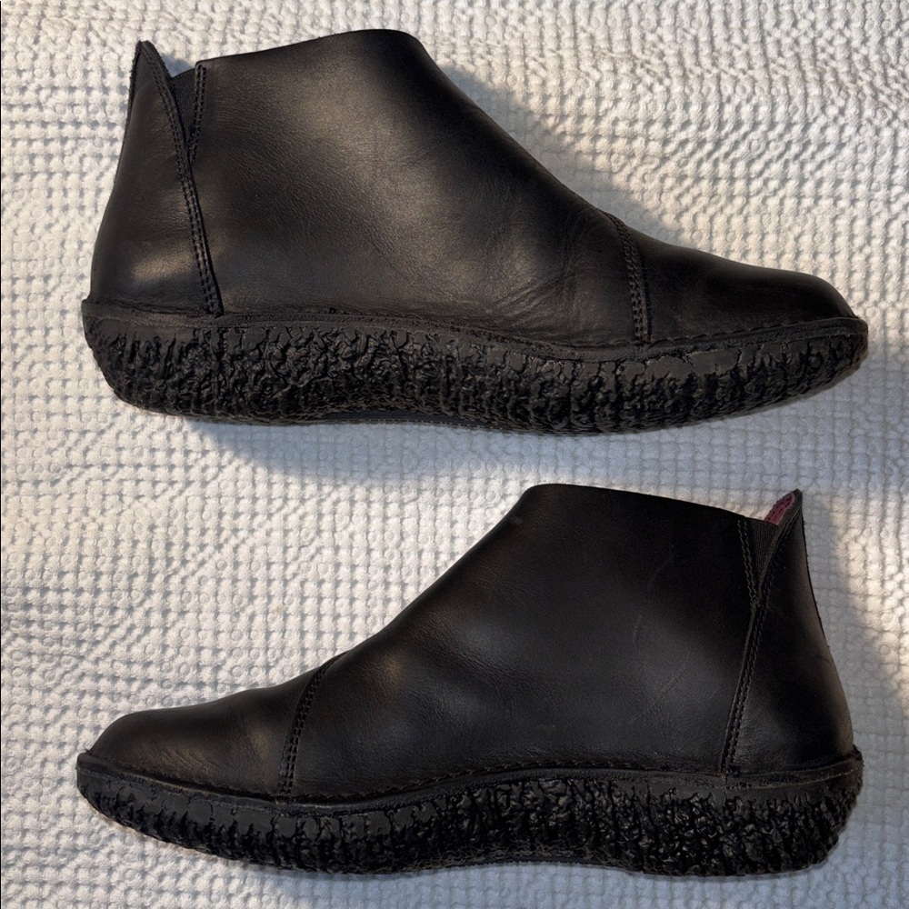 Loints of Holland Black Ankle Boots, Red Zipper, EUC, look NEW! Size UK 39, US 8 - Picture 3 of 15